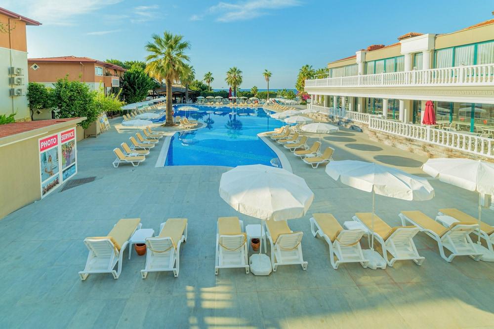 אתר נופש Justiniano Club Alanya אוקורקאלאר